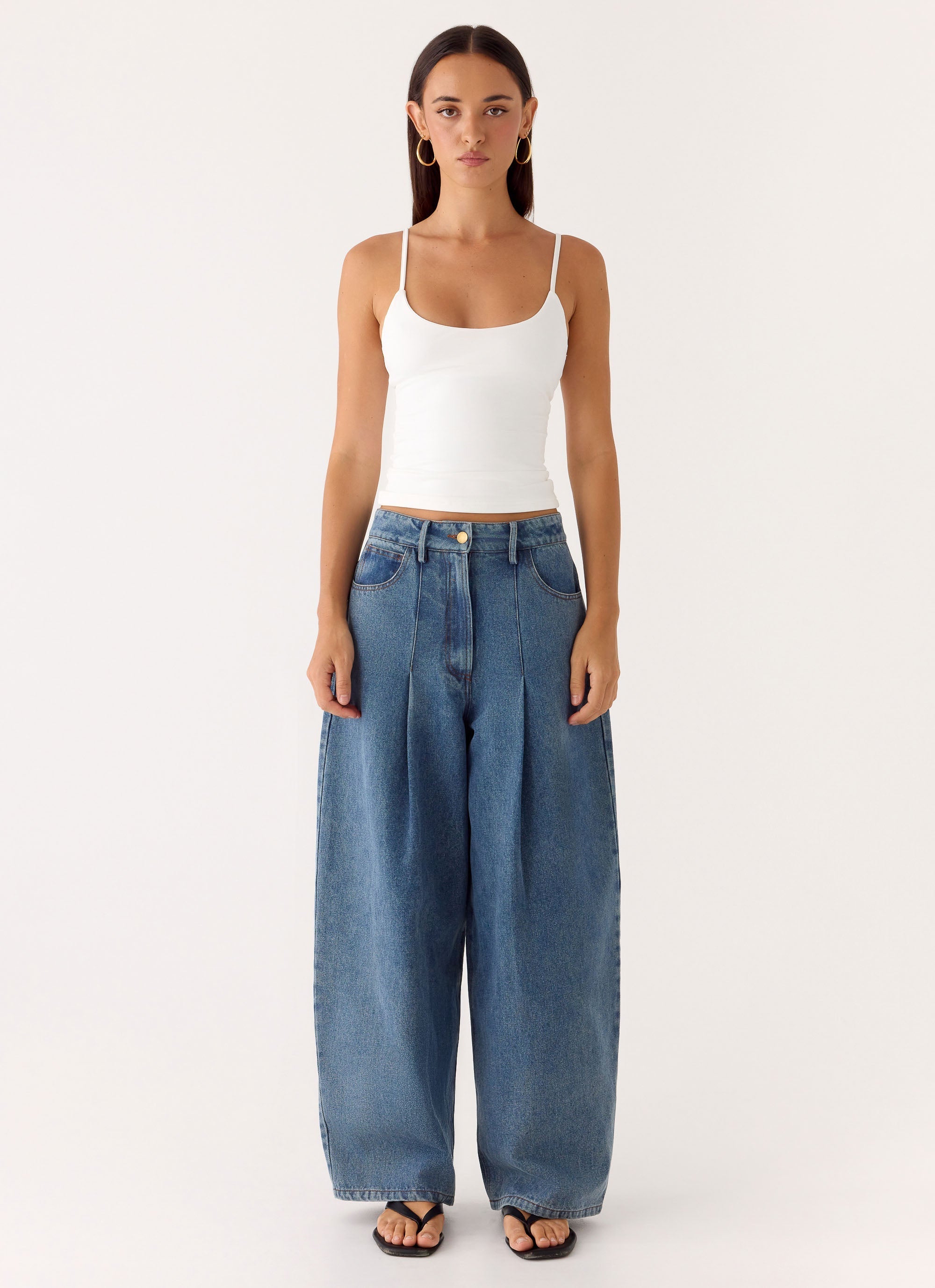 Zayn Pleated Jeans - Light Wash Blue